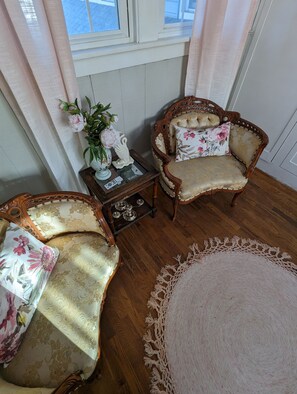 Interior - See nearby attractions, Visit Little Sahara, great salt plains, Alabaster Cavern (Alva)