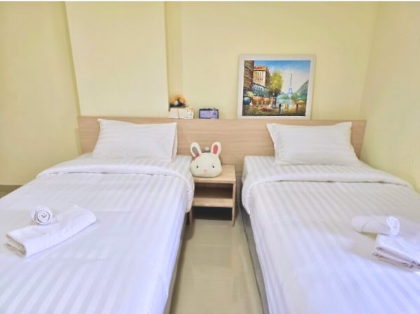 Studio, 2 Single Beds | Escritorio, espacio para trabajar con laptop y wifi gratis 