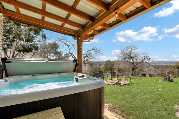 Outdoor spa tub