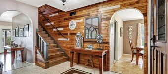 Lake House Retreat - 4 Bedrooms, Boat Parking, Boat Ramp within walking distance