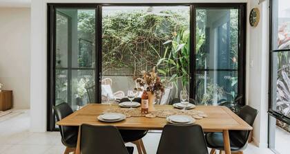 Contemporary Coolum Beach Abode