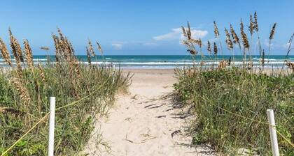Oceanfront Paradise! Heated pool/Hot tub! Dogs!