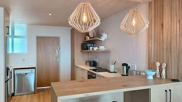 Apartamento de diseño | Cocina privada | Frigorífico grande, microondas, horno y placa de cocina