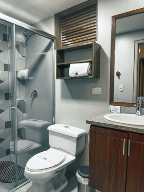 Standard-Doppelzimmer | Badezimmer