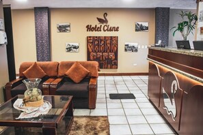Reception - Hotel Cisne (Cuenca)