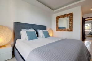 2 bedrooms, iron/ironing board, free WiFi, bed sheets - Apartment 'Modern Frontline Beach - Estepona' with Sea View, Wi-Fi and Air Conditioning (Estepona)