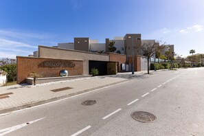 Exterior - Apartment 'Modern Frontline Beach - Estepona' with Sea View, Wi-Fi and Air Conditioning (Estepona)