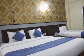 Muebles diferentes, wifi gratis y ropa de cama