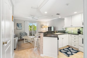 Interior - Terrace Condo 6 · 3 Balconies · 300 Yds Beach (Holmes Beach)