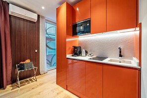 Fridge, microwave, stovetop, coffee/tea maker