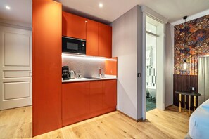 Fridge, microwave, stovetop, coffee/tea maker