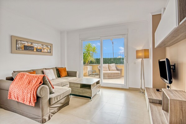 TV - Holiday Apartment "Amanda" with Mountain View, Shared Pool & Wi-Fi (Xàbia)