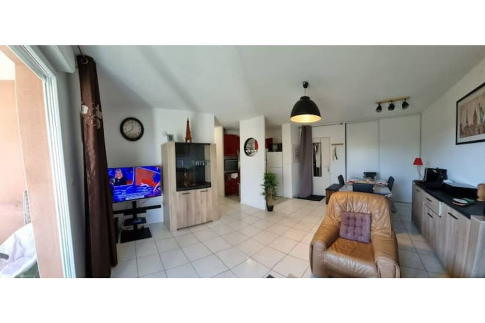 Comfortable self-catering 2-bedroom apartment rated 3 stars.
