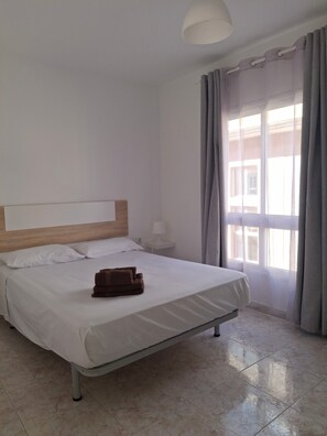 2 chambres, fer et planche à repasser, Wi-Fi gratuit, draps fournis