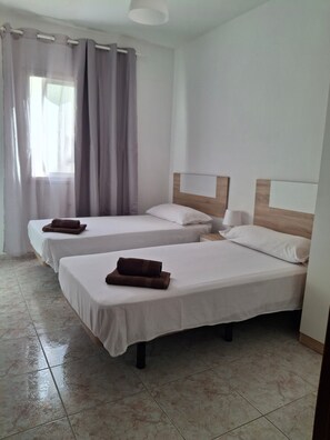 2 bedrooms, iron/ironing board, free WiFi, bed sheets - Vacation Home "Casa Rosi" with Mountain View & Wi-Fi (Gran Tarajal)