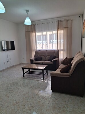 TV - Vacation Home "Casa Rosi" with Mountain View & Wi-Fi (Gran Tarajal)