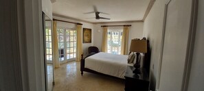 3 chambres, fer et planche à repasser, Wi-Fi, draps fournis