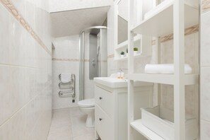 Apartment, 4 Bedrooms, 2 Bathrooms | Bathroom - Bemowo Family Apartment by Renters (Warsaw)