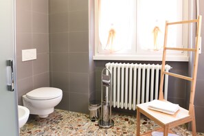 Shower, hair dryer, bidet, towels - Apartments Arco in Centro Stivo (Arco)