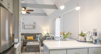 3 bedroom home located near OC Art Center, A/C Washer/Dryer, Grill on Deck