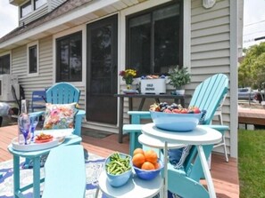 Outdoor dining - 3 bedroom home located near OC Art Center, A/C Washer/Dryer, Grill on Deck  (Ocean City)