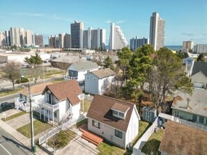 Exterior - 3 bedroom home located near OC Art Center, A/C Washer/Dryer, Grill on Deck  (Ocean City)