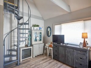 Interior - 3 bedroom home located near OC Art Center, A/C Washer/Dryer, Grill on Deck  (Ocean City)