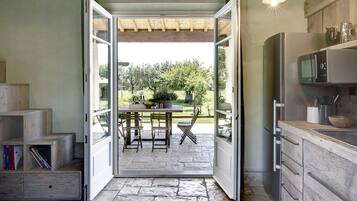 Frigorifero, microonde, bollitore elettrico