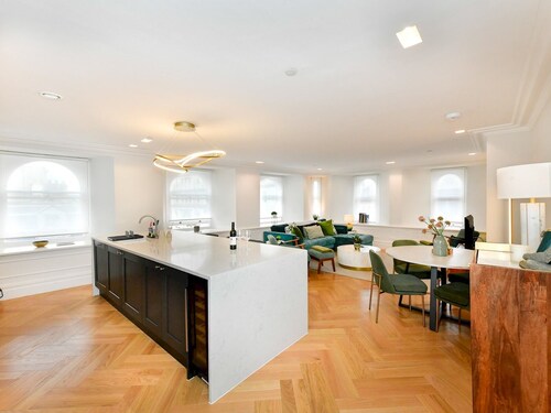 Beautiful 2 Bed Apartment with Parking in the Bay - Pass the Keys
