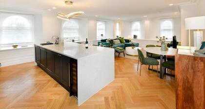 Beautiful 2 Bed Apartment with Parking in the Bay - Pass the Keys