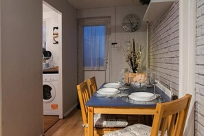 Dining - City Centre Long Term Stay Available! (Nottingham)