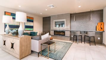 Een televisie en een kantoor