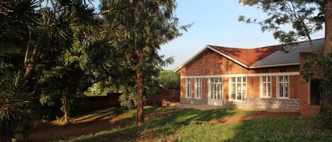 المنشأة من الخارج