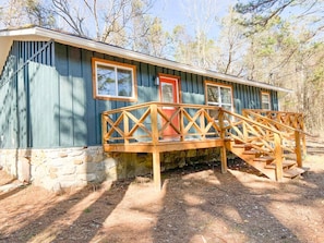 Exterior - The Den at Livingston (Mountain View)