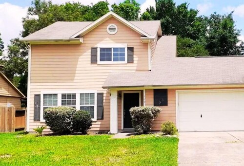 Enjoy Vacation in a Quiet Area w/ Huge Backyard!