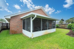 Exterior - Renovated Home Near Beach and Shopping (Destin)