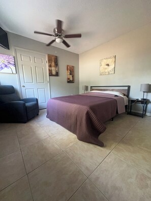 1 bedroom, WiFi - Beautiful, spacious one bedroom apartment. (Clearwater)