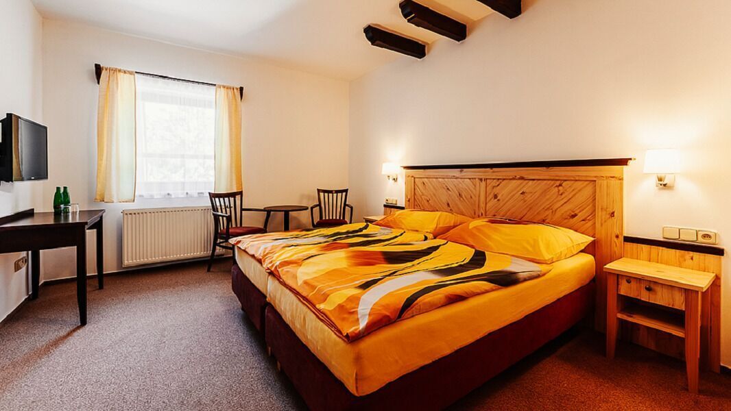 Free WiFi, bed sheets