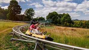 A roller coaster with two passengers. - Hotel Obří Sud (Dlouhý Most)