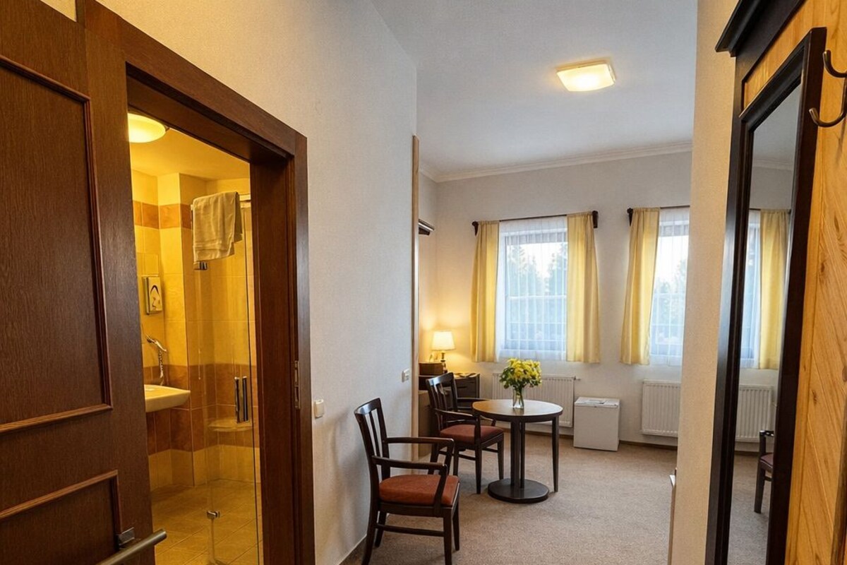 Economy Double or Twin Room | Bathroom | Free toiletries, towels