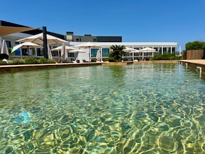 Seasonal outdoor pool, pool umbrellas, sun loungers - Silken Platja d'Aro (Castell-Platja d'Aro)