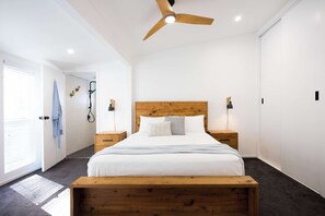 4 bedrooms, iron/ironing board, WiFi, bed sheets