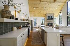 オーブン、コンロ、食器洗い機、コーヒー / ティーメーカー