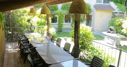 GĂźte de 12 Ă 20 personnes avec piscine chauffĂ©e, en Aveyron đż