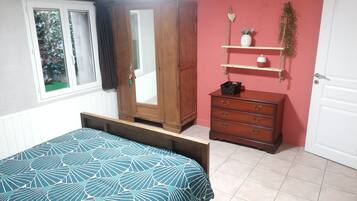 7 bedrooms, free WiFi, bed sheets, wheelchair access