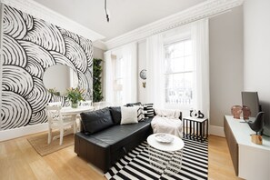 Departamento | Área de sala de estar | Smart TV de 45 pulgadas con canales por cable y televisión 