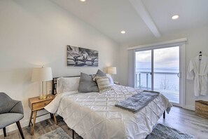 4 bedrooms, iron/ironing board, Internet, bed sheets - Waterfront Kingston Getaway on Puget Sound! (Kingston)