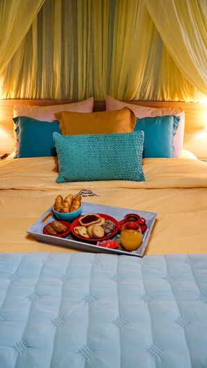 2 habitaciones, tabla de planchar con plancha y ropa de cama 