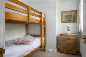 3 bedrooms, iron/ironing board, free WiFi, bed sheets