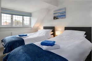 3 bedrooms, iron/ironing board, free WiFi, bed sheets - Crannog - Three Bedroom Cottage, Sleeps 6 (Llandudno)